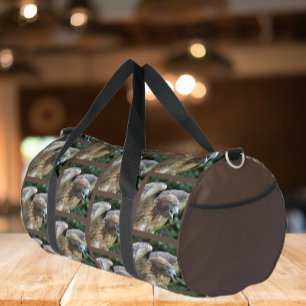 Rotschwanzfalkmuster auf Brown Duffle Bag