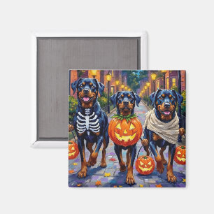 Rottweiler, die an Halloween in Kostümen Süßigkeit Magnet
