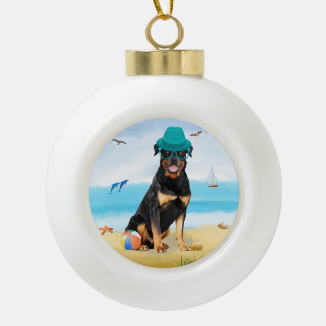 Rottweiler Dog on Beach Keramik Kugel-Ornament (Vorderseite)