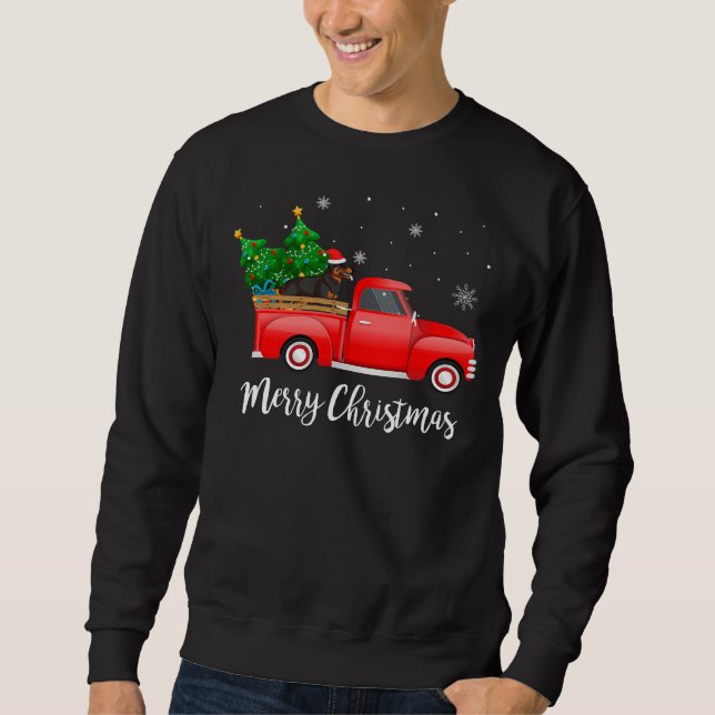 Rottweiler Dog Riding Red Truck Weihnachten Sweatshirt (Vorderseite)