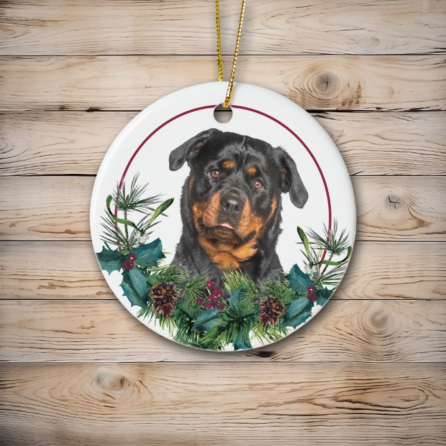 Rottweiler Evergreen Berry Wreath Keramik Ornament (Von Creator hochgeladen)