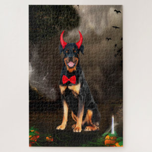 Rottweiler-Hund in Halloween-Kostüm