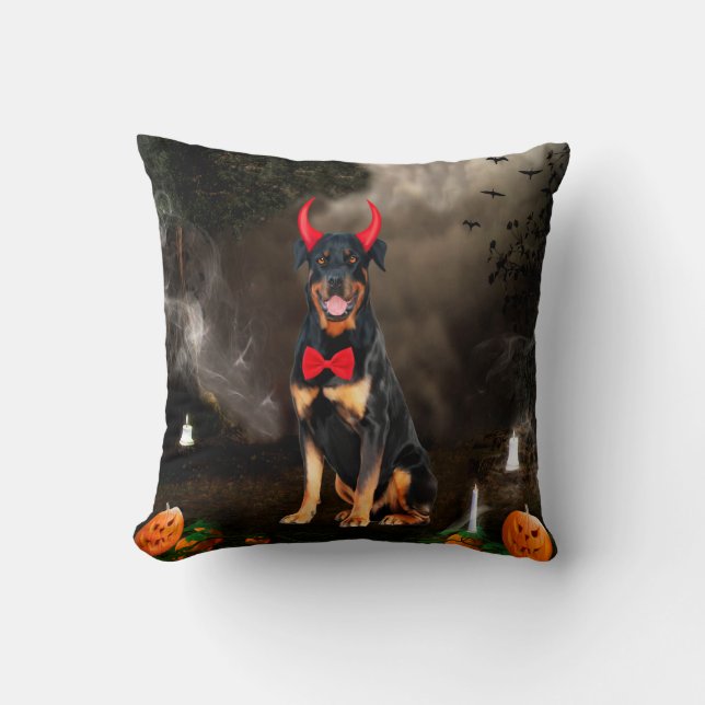 Rottweiler Hund zu Halloween-Kostüm Kissen (Vorderseite)