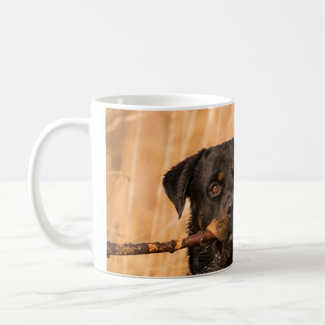 Rottweiler mit Stick Kaffeetasse (Links)