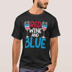 Rotweingläser und Blaue Weingläser USA-Flagge 4. J T-Shirt