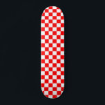 Rotweiße Schachtel-Karo-Muster Skateboard<br><div class="desc">Muster für rote und weiße Karo Gestaltete geometrische Quadrate</div>