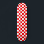 Rotweiße Schachtel-Karo-Muster Skateboard<br><div class="desc">Muster für rote und weiße Karo Gestaltete geometrische Quadrate</div>