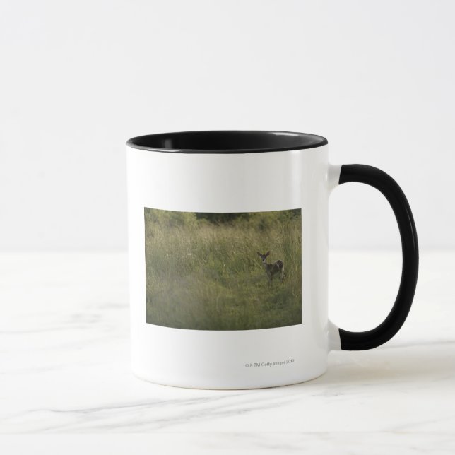 Rotwild im hohen Gras Tasse (Rechts)