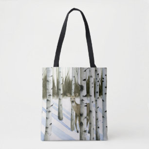 Rotwild in den Schneefällen Tasche