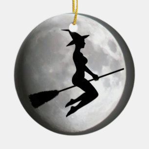Rotzunge auf einem Raum gegen das Mondrundschmuck Keramik Ornament