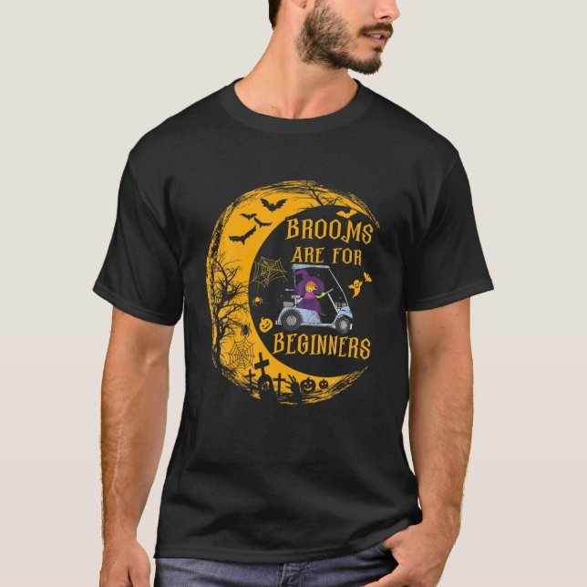 Rotzunge-Rennen in einem Golf Cart Halloween Broom T-Shirt (Vorderseite)