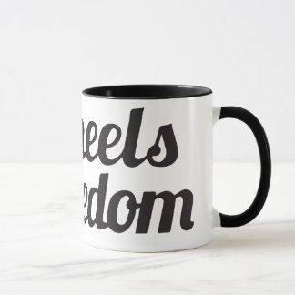 Roues de la sonnerie deux dans la tasse de liberté