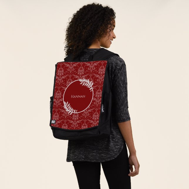 Rouge Elegant Damask Sac à dos personnalisé (Porté)