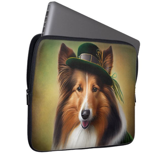 Rough Collie Dog in St. Patrick's Day Dress Laptopschutzhülle (Vorne Rechts)