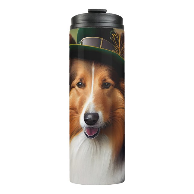 Rough Collie Dog in St. Patrick's Day Dress Thermosbecher (Vorderseite)