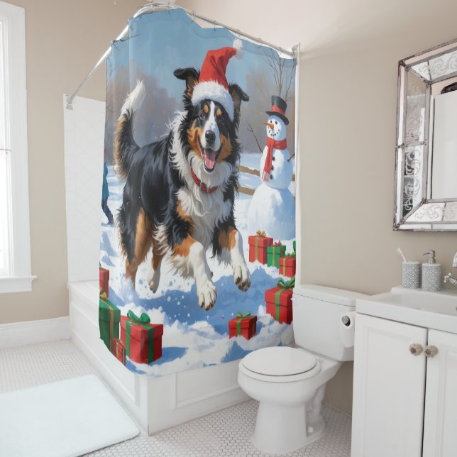 Rough Collie läuft im Schnee mit Weihnachtshut Duschvorhang (Beispiel)