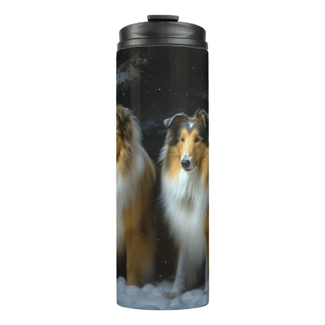 Rough Collie Snowy Sleigh Weihnachtsdekor Thermosbecher (Vorderseite)