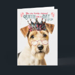 Rough Fox Terrier Dog Queen Day Funny Birthday Karte<br><div class="desc">Die Queen zum Geburtstag kommt aus diesem zauberhaften Draht oder dem rauen Fox Terrier Hund für das Gal,  das ihren Hund und ihre Leckereien Liebe.</div>