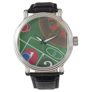 Roulettetisch mit Chips und Rädern Armbanduhr