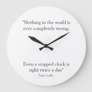 Round Clock with Paulo Coelho Quote Große Wanduhr