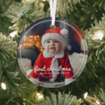 Round Frame Baby's First Christmas Foto Ornament<br><div class="desc">Adorable personalisierte Baby Foto erste Weihnachten zu halten.</div>