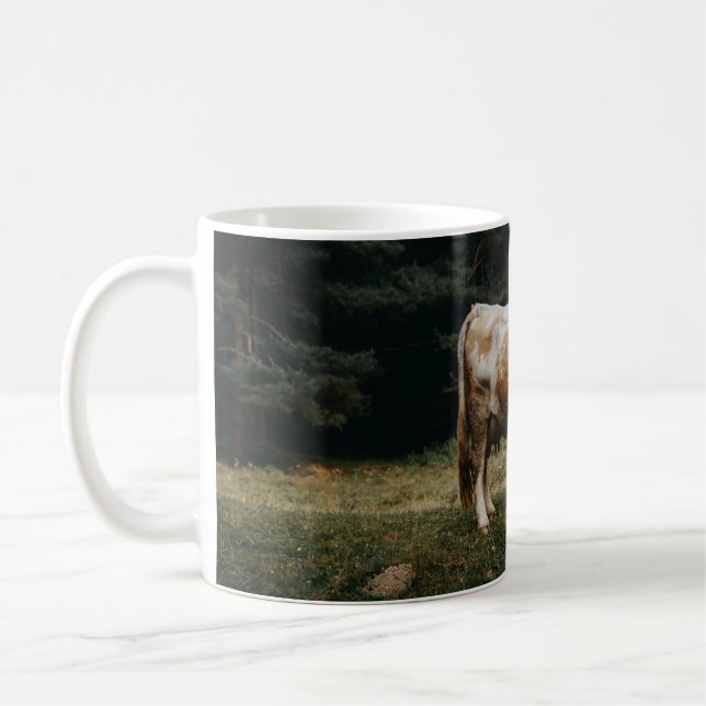 ROUTE UND WEISSE KLEINE KAFFEETASSE (Links)