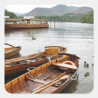 Row Boats: Derwentwater, Cumbria Quadratischer Aufkleber