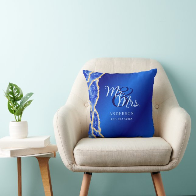 Royal Blue and Gold Newlyweds Familienname Mr & Mr Kissen (Stuhl )