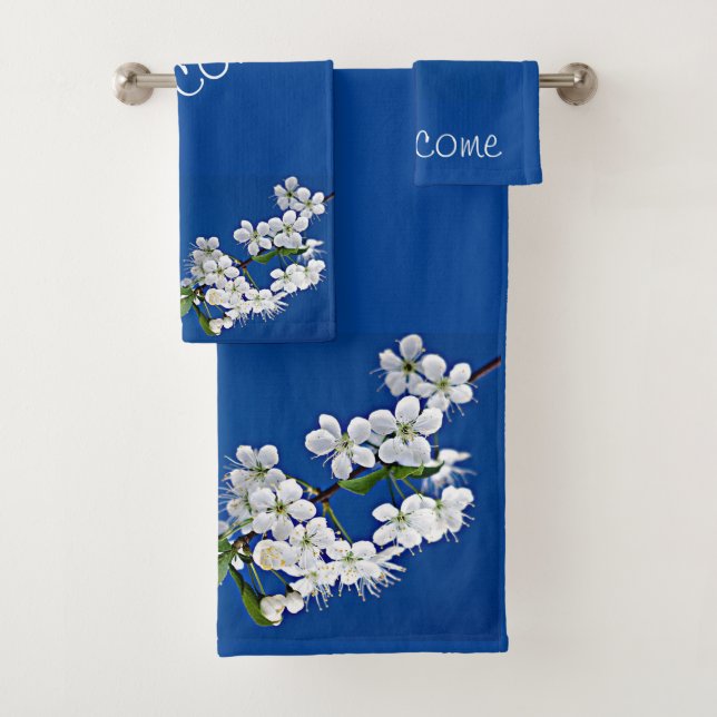 Royal Blue Background mit wunderschönen weißen Blu Badhandtuch Set (Insitu)