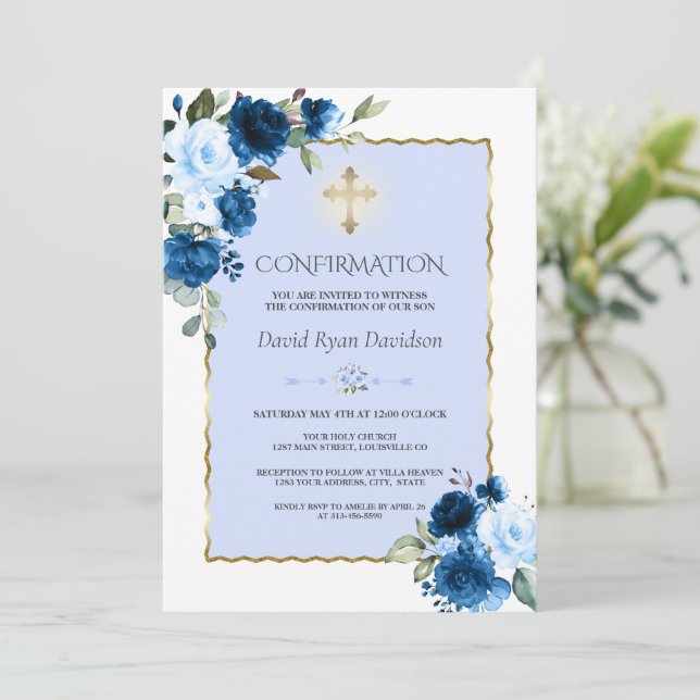 Royal Blue Floral Gold Cross Boy Bestätigung Einladung (Stehend Vorderseite)