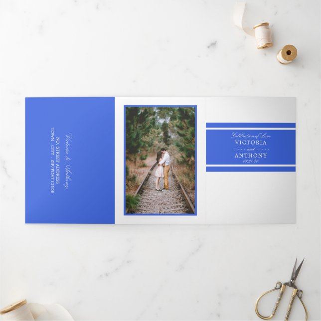 Royal Blue Modern Wedding Suite Dreifach Gefaltete Einladung (Außenbereich)