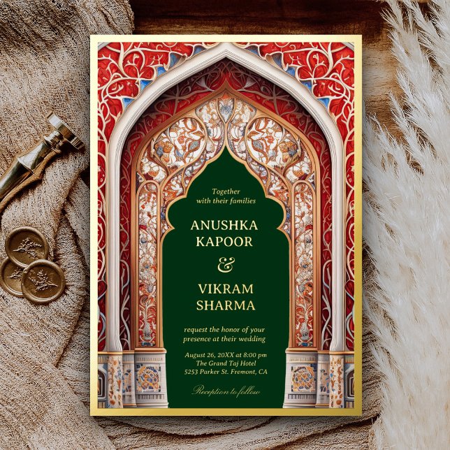 Royal Indian Palace Red Arch Green Wedding Gold Folieneinladung (Von Creator hochgeladen)