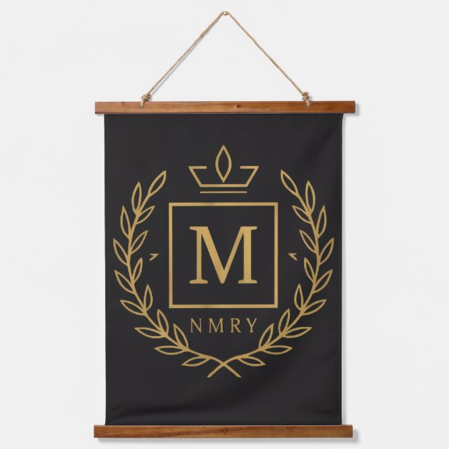 "Royal NMKY Emblem – Monogram M Crest Design" Wandteppich Mit Holzrahmen (Vorderseite)