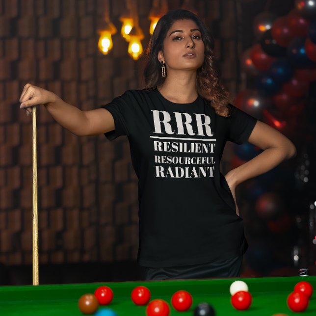 RRR- widerstandsfähig, ressourcenschonend, strahle T-Shirt (Young woman wears a "RRR:Resilient, Resourceful, Radiant" black t-shirt.)