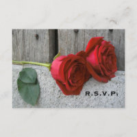 RSVP für rote Rosen und Holzverheiratung