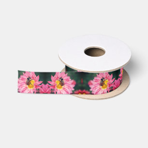 Ruban En Satin Bumble Bee On Rose Daisy Flower