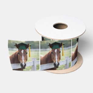 Ruban En Satin Cheval portant une casquette de remise de diplôme 