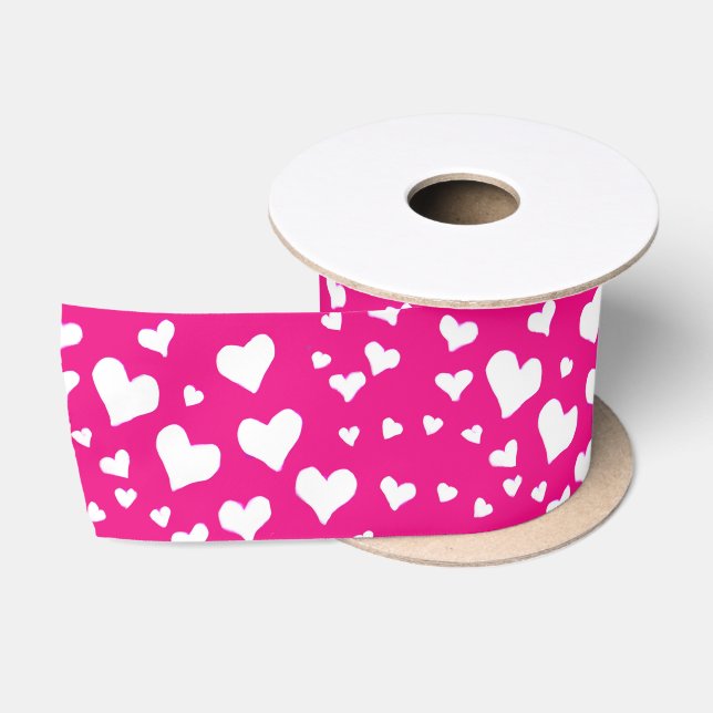 Ruban En Satin Coeurs de balaie blanche sur Fuchsia rose (Bobine)