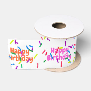 Ruban En Satin Joyeux Anniversaire Saupoudré Sur Blanc