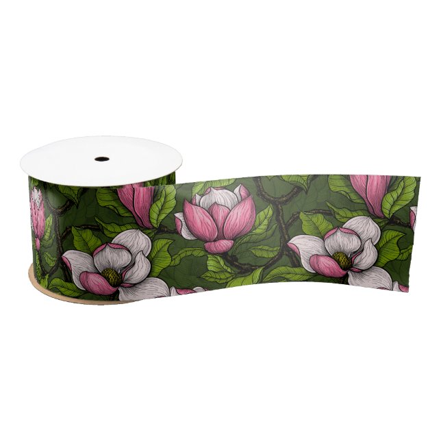 Ruban En Satin Magnolia en floraison sur vert foncé (Bobine)