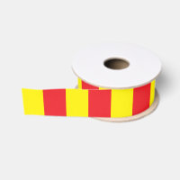Grilles verticales jaunes et rouges
