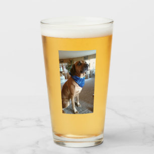 Rubin mit ihrem Bandana Glas
