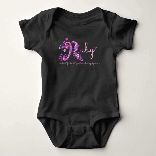 Ruby Girls Name und Bedeutung R Baby Bekleidung Strampler (Vorderseite)