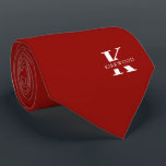 Ruby Red Elegant Monogram   Name | zweiseitig Krawatte<br><div class="desc">Ein eleganter, zweiseitiger Hals mit einem fett-weißen Monogramm auf tiefem rubinrotem Hintergrund. Zusätzlich zu diesem Monogramm sitzt Ihr Vor- oder Nachname in allen Hauptstädte. Wenn Sie einen mutigeren Blick auf den persönlichen Namen im großen Buchstaben bevorzugen, können Sie folgendes tun: Benutzen Sie die Funktion Anpassen/Bearbeiten und klicken Sie auf den...</div>