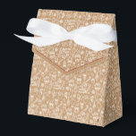 Ruby Red Kraft Weihnachts-Icon Set Holiday Geschenkschachtel<br><div class="desc">Urlaubspensionskiste mit Schleifenbogen. Die Box ist mit weißen,  umrissenen Weihnachts- und Wintersymbolen versehen. Ideal für Party,  Gastgeschenke,  Backwaren und vieles mehr. Entwurf gedruckt mit einem Imitat (simuliert) Kraft Muster. Design ist in einer kuratierten Sammlung moderner Ferienfarben verfügbar. Kontaktieren Sie uns für eventuelle Anpassungen. Gute Ferien!</div>