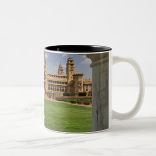 Rückansicht des Umaid Bhawan Palace Hotels, Jodjpu Zweifarbige Tasse