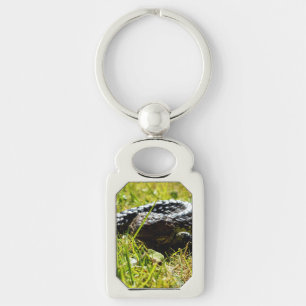 Rückenechse auf Gras, Metallkeyring Schlüsselanhänger