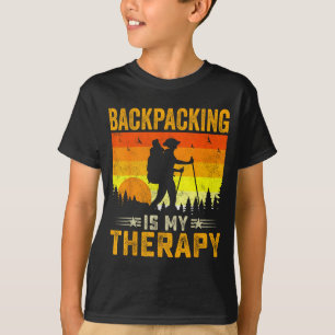Rucksacktouren sind Therapie - Retro-Outdoor-Campi T-Shirt