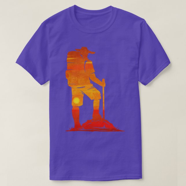 Rucksacktouristen im Sonnenuntergang T-Shirt (Design vorne)