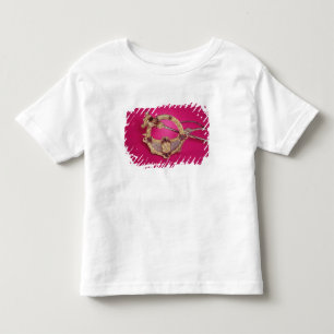 Rückseite der Tara-Brosche Kleinkind T-shirt
